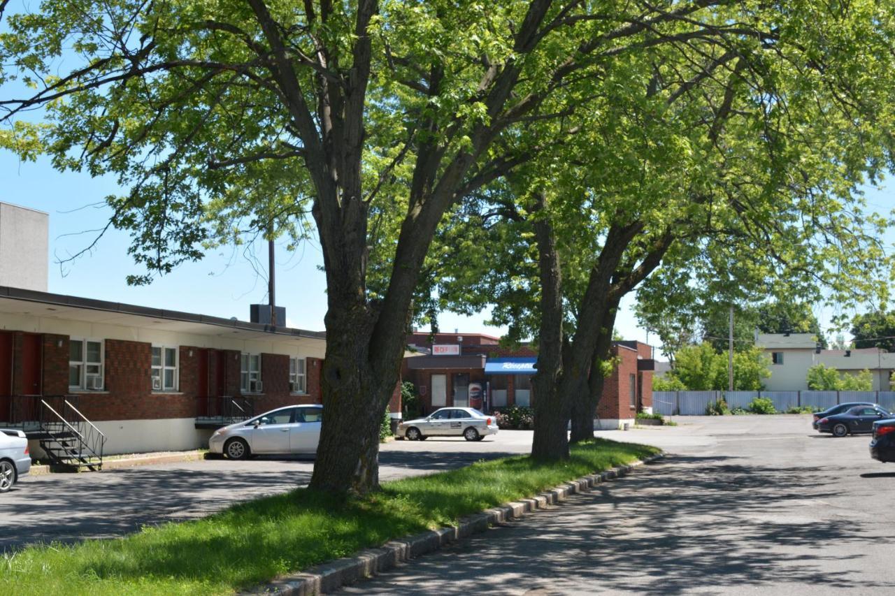 Motel Chez Nous Laval Exterior foto